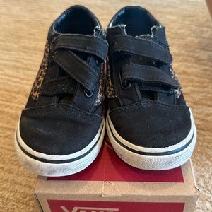 TODDLER VANS SIZE 8.5 BLACK AND LEOPARD